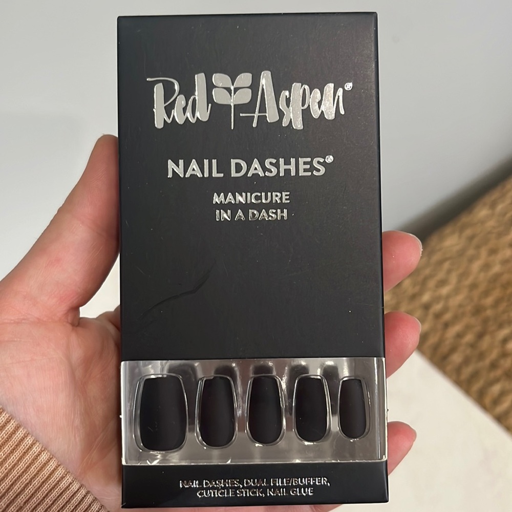 Red Aspen Nail Dashes